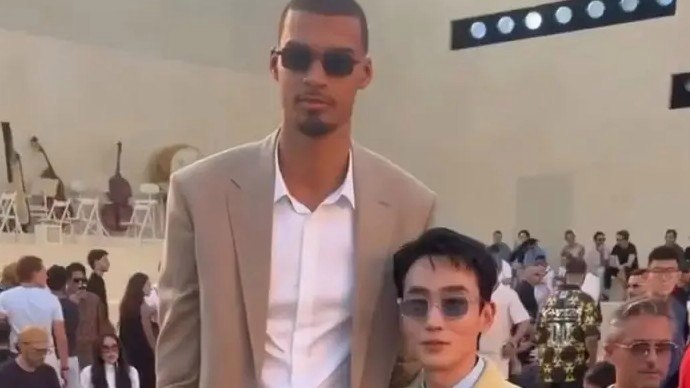  朱一龙文班亚马身高悬殊