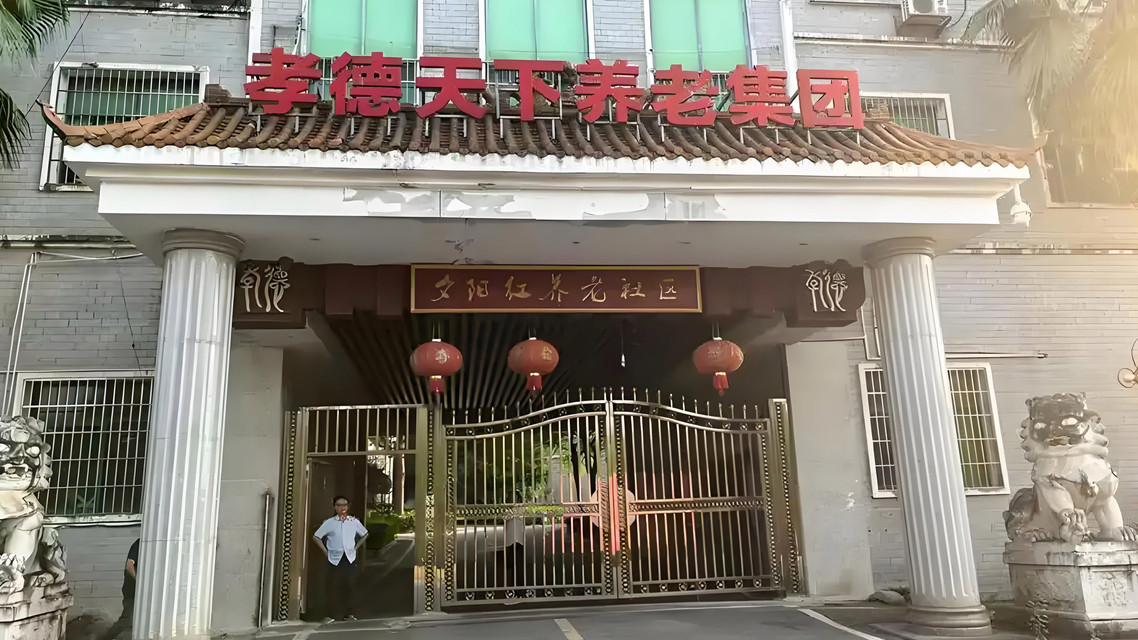 俄外长为何穿“苏联风”卫衣访美