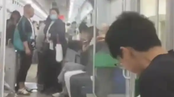 坐个轻轨还带免费洗浴