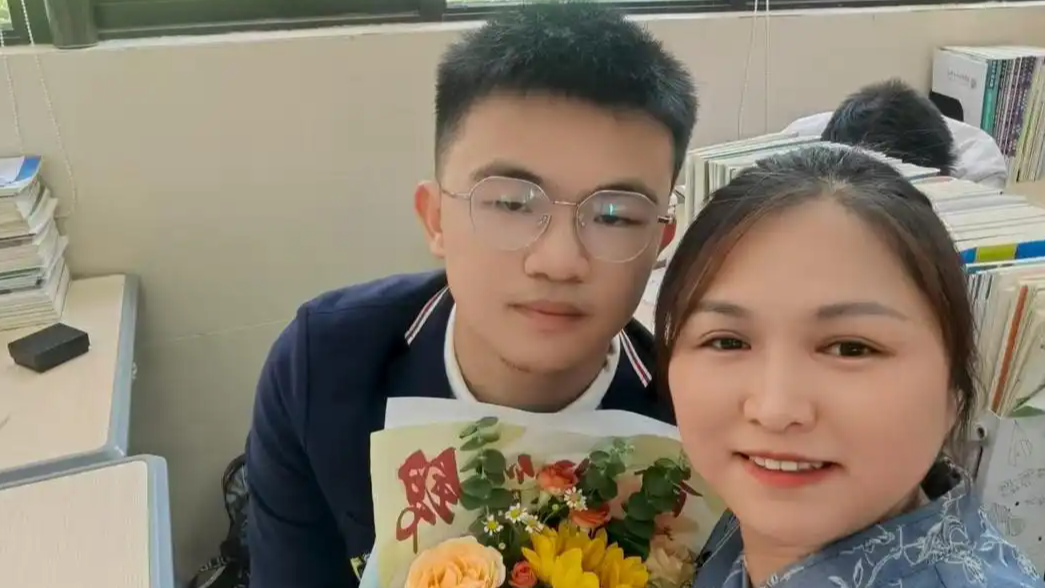快递员母亲谈儿子弃北大选西湖大学