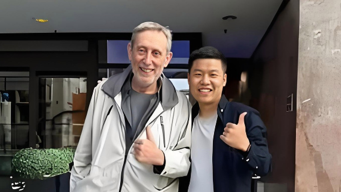 小伙英国硕士毕业后在英卖胡辣汤