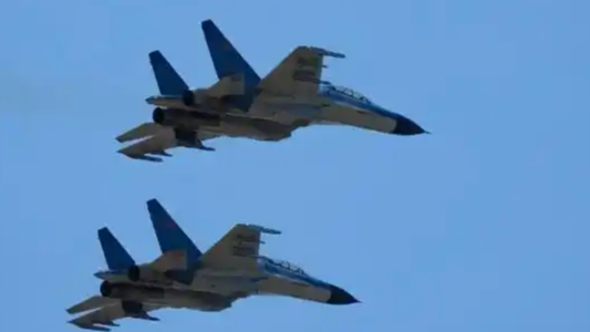 战机编队昼夜鏖战 硬核训练照片曝光