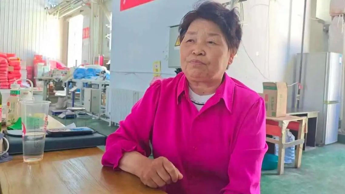 遭仅退款老板千里维权坐30小时无座