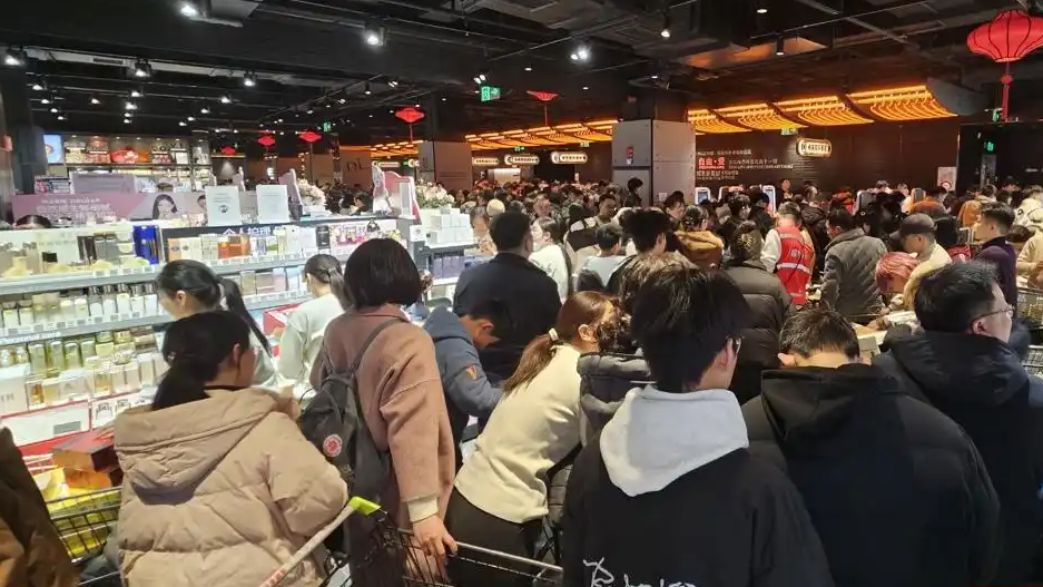  顾客在胖东来买5000元年货花500寄出