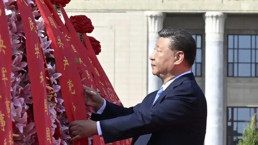 我们要永远铭记他们的牺牲和奉献