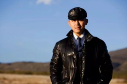   大冰回应“黄金左脸”：曾被打聋右耳 缩略图