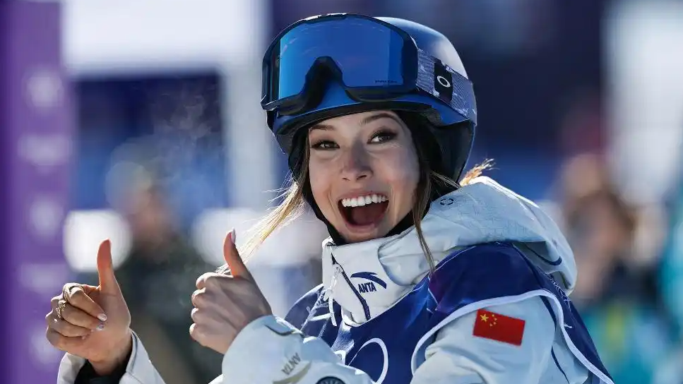 大年初一凌晨谷爱凌冲首金