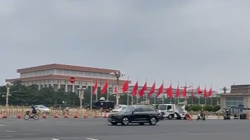  今天的长安街满眼中国红