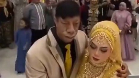 印尼一婚礼因新郎外貌爆火