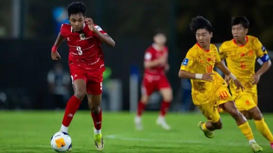  U17男足亚洲杯：中国队首战不敌印尼