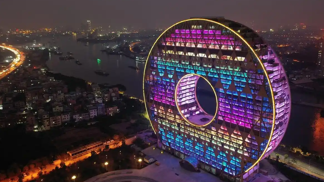 “最丑建筑”铜钱大厦拍卖 无人报名