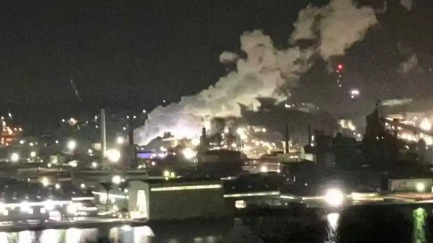 日本一钢铁厂发生爆炸并引发火灾