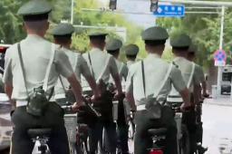 兵哥哥骑车也像复制粘贴