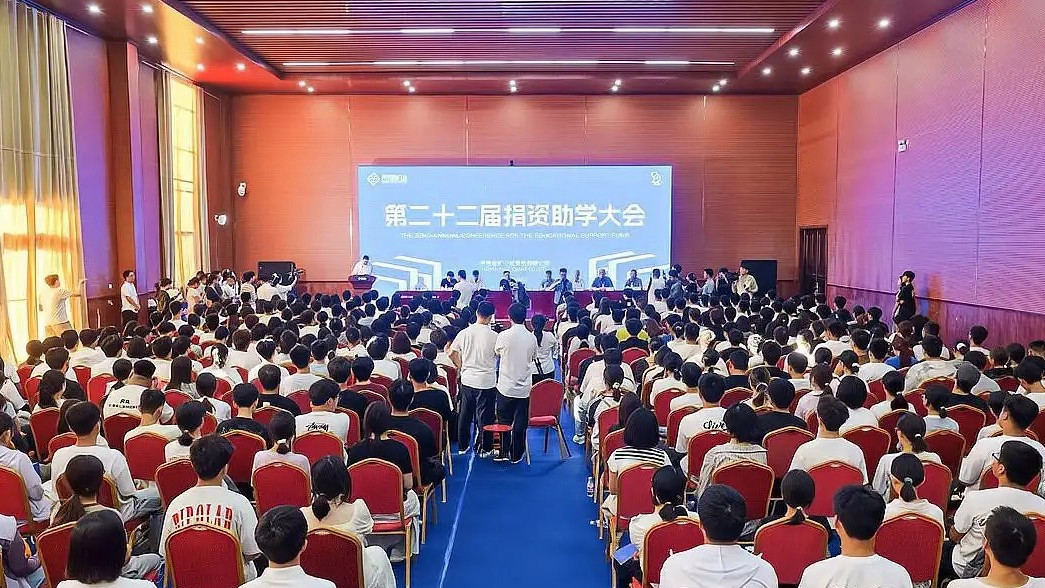 “最爱发钱老板”连续23年资助贫困生