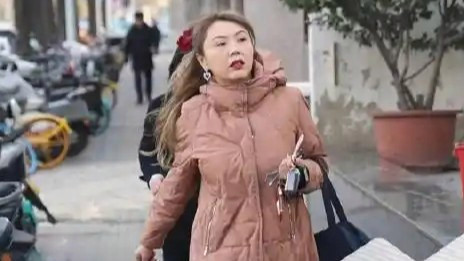  台湾艺人在郑州做主播：日子有奔头儿