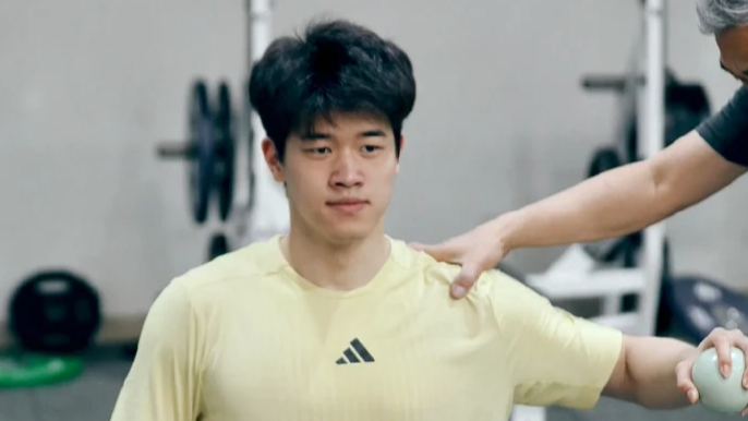  潘展乐终于游得比孙杨快了