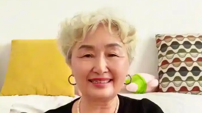  跳水救人的7旬白发奶奶找到了