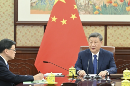   习近平听取李家超述职报告 缩略图