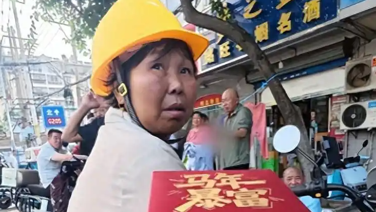 “小苹果阿姨”故事感动全网