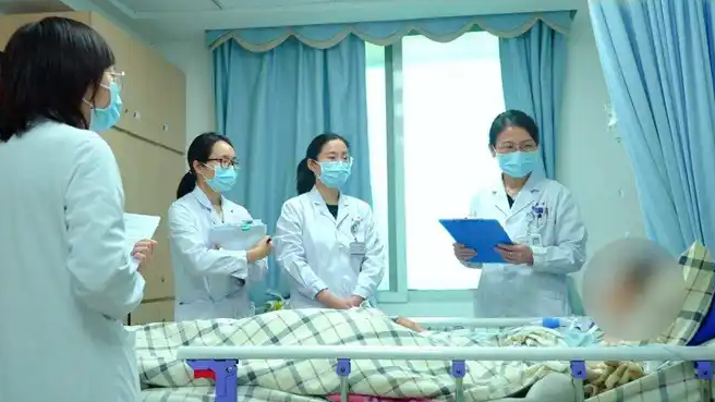  广东大学生吃完火锅竟手脚失控