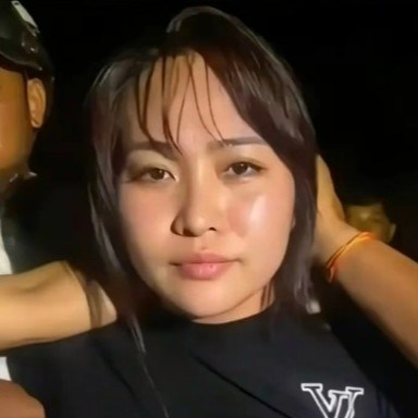 柬埔寨劫囚女子因高颜值引关注