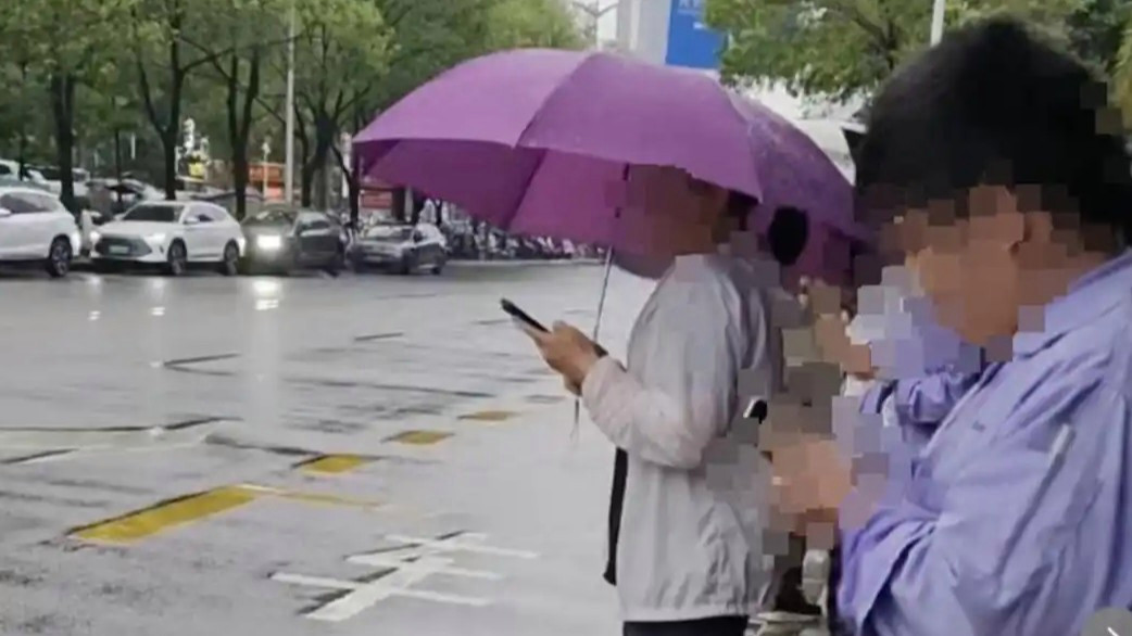 官方通报女子劝阻男子吸烟引争执