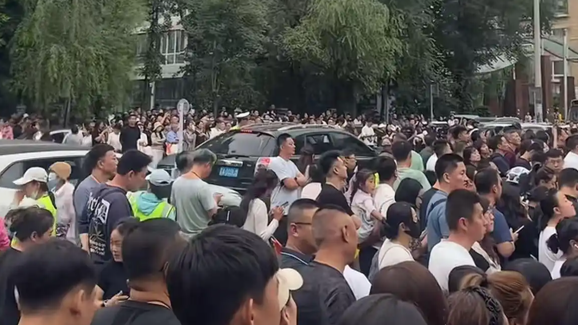 一个年级90个班？多地初中现超大校额