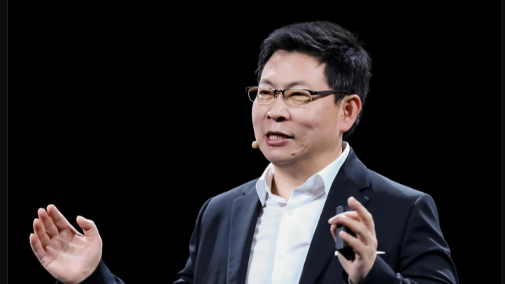余承东：新三折叠业界最薄尺寸最大