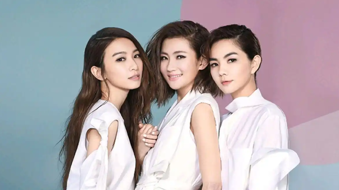  Hebe辟谣SHE明年合体开唱：没有耶