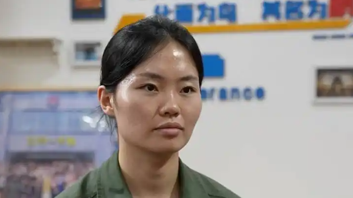 “离地三尺 不分男女”