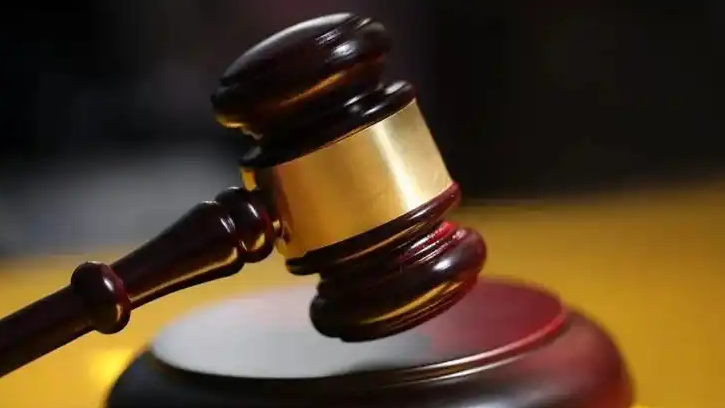  捡到手机后故意丢弃被判赔6000元