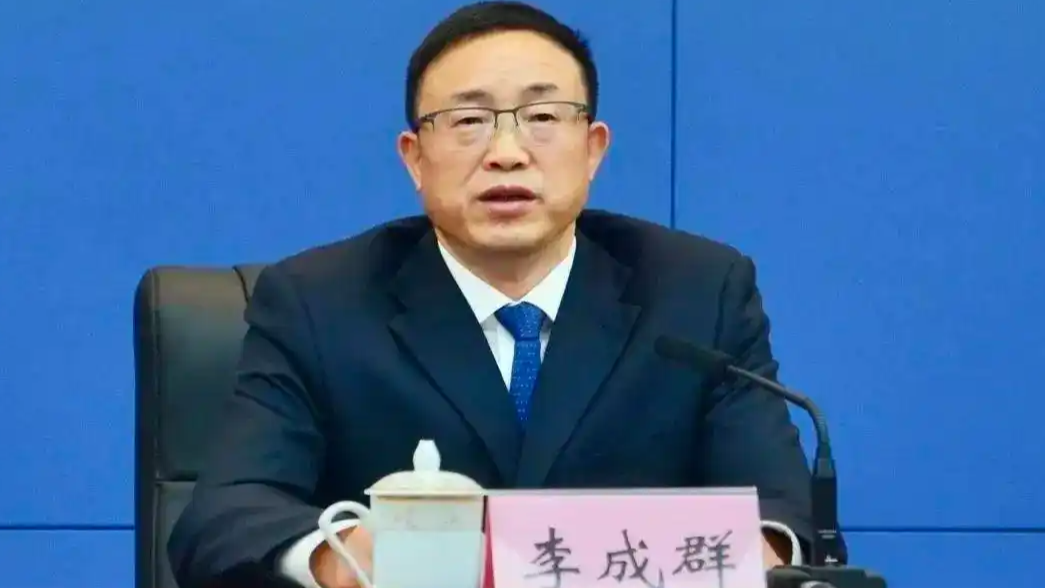 县长全家腐败 4800名干部接受教育