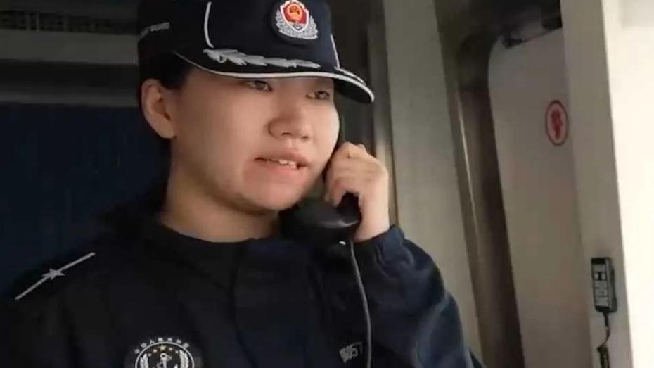 中国女海警喊话台舰船：请用中文交流
