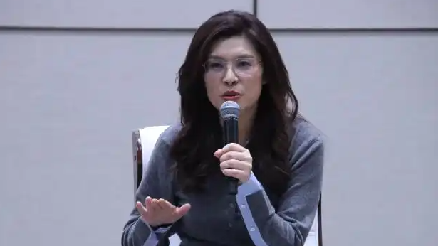 郑丽文参访中关村 难掩激动之情
