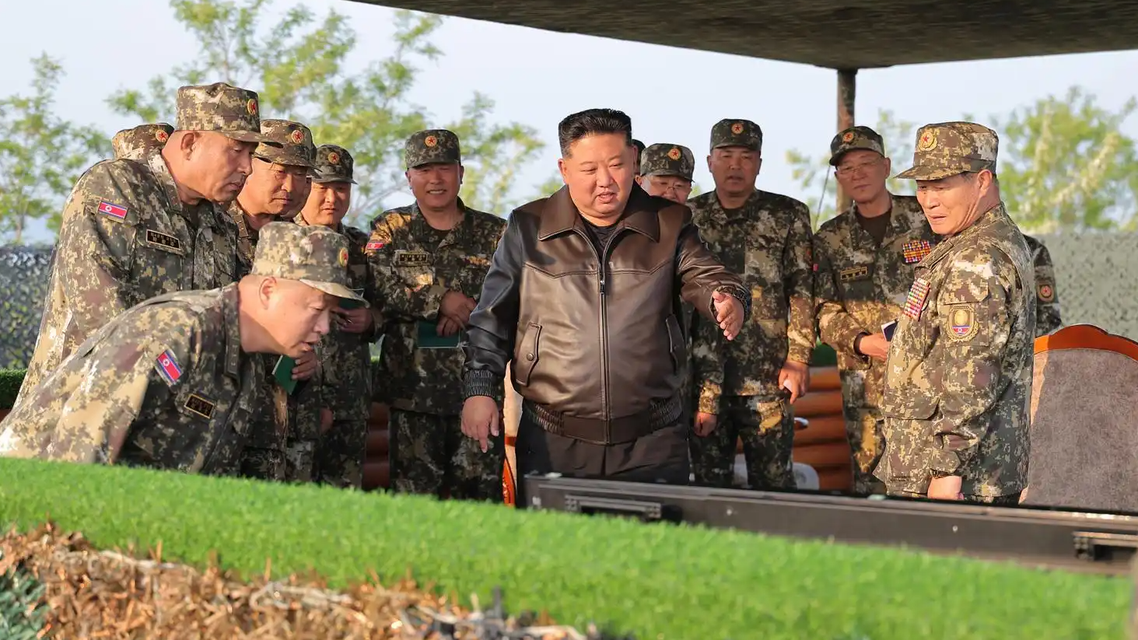  时隔多日 金正恩露面再次喜笑颜开