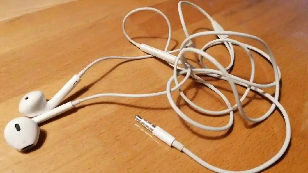 20块的老古董有线耳机火了