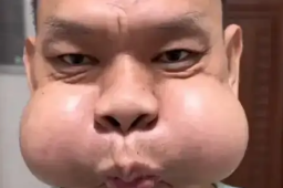   男子工厂吹玻璃30年成“青蛙王子” 缩略图