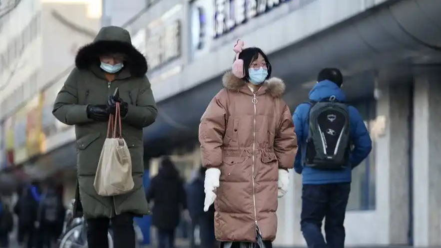 在北京穿了将近半年的羽绒服（百度热搜指数：7423600）