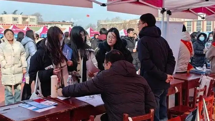 大学生应聘 为何在性格上“造假”