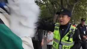 博主穿兽装游西湖被柔性劝导