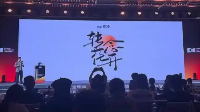 男子穿紧身裤藏329枚银戒指入境被查