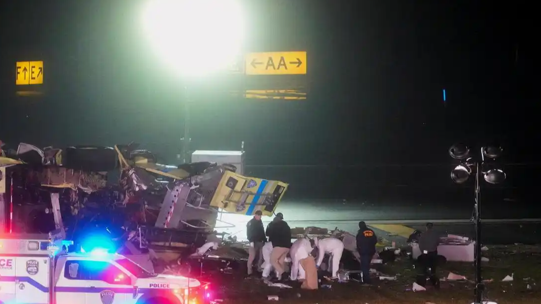 客机撞车 纽约机场上演《死神来了》