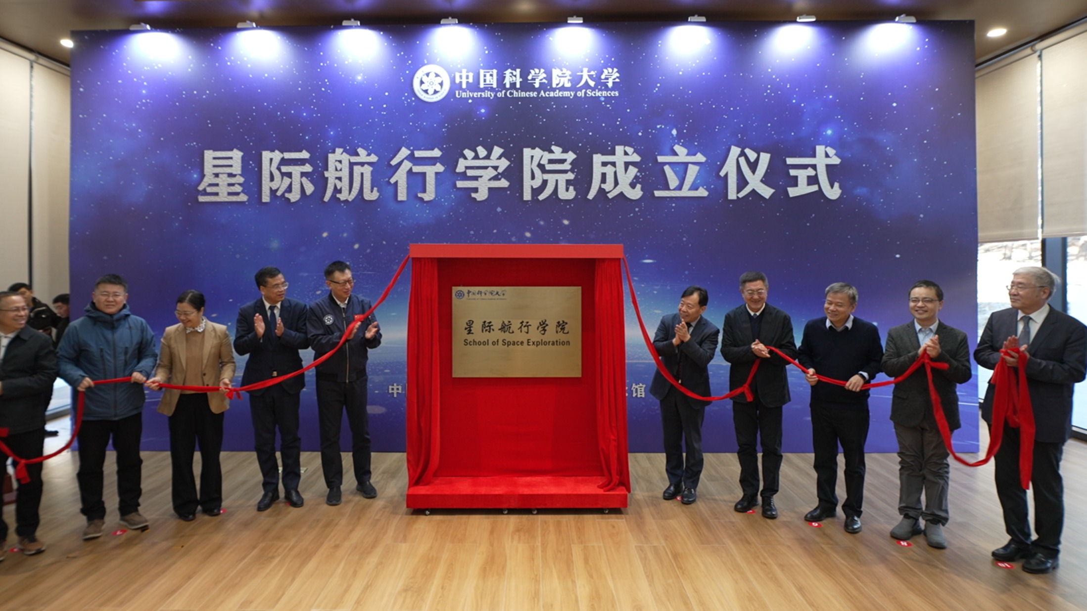 01月29日，星期四！10元龙币爆炒1万+，英国首相三里屯吃云南菜，国科大圆梦钱老星际学院！