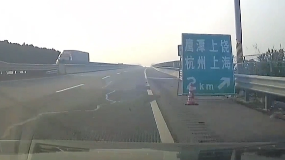 “药驾”猛于虎！福银高速惊魂一幕：司机服药后“秒睡”撞护栏，这个隐形杀手你了解多少？