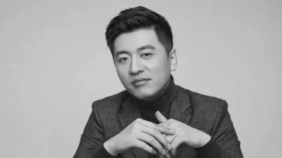 张雪峰助理辟谣“全网征集花圈”