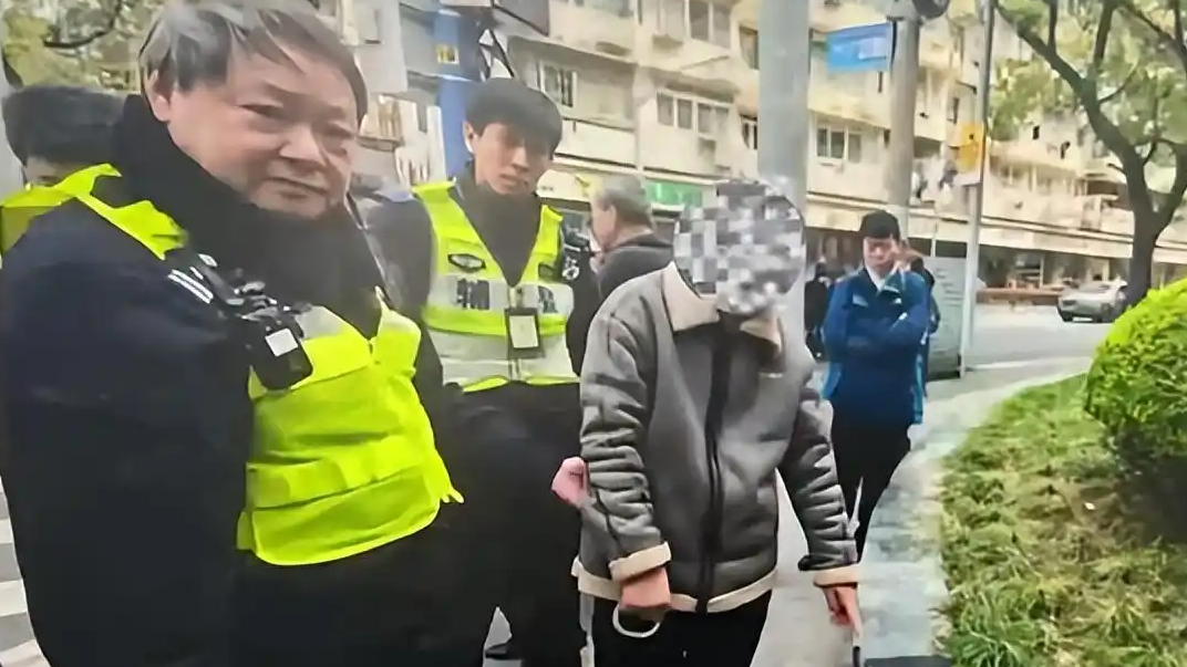 74岁老人菜市场扒窃被刑拘