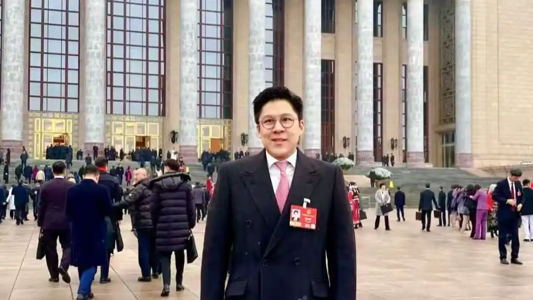  霍启刚：希望在中小学推广冰雪课程