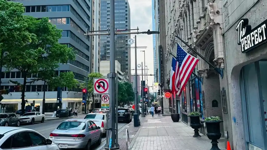  洛杉矶宣布市中心部分地区宵禁