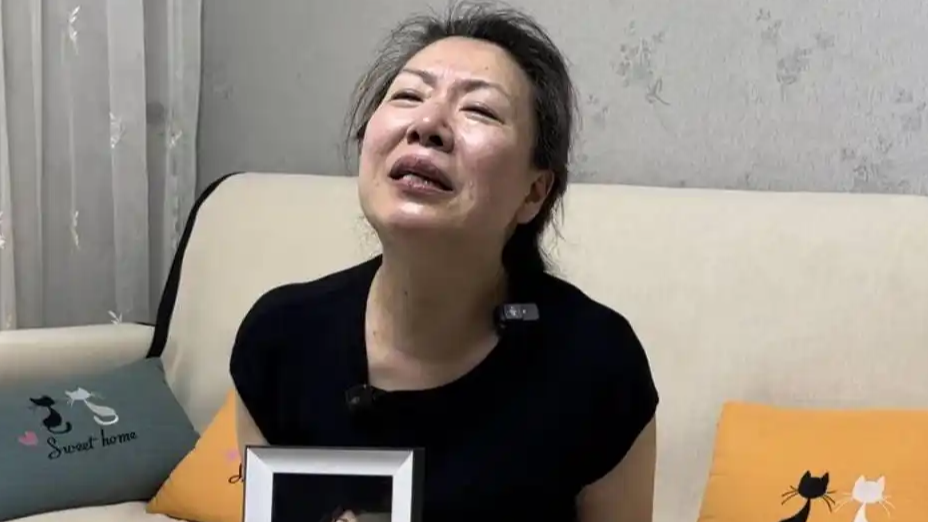 成都家门口遇害女生母亲含泪哭诉