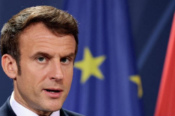   中方举行欢迎仪式 马克龙献上飞吻 缩略图